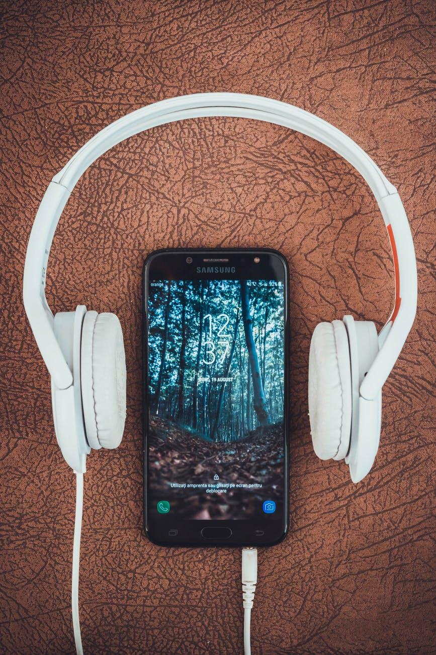 convertir artículos a voz – reaching more audience – Photo by Vlad Bagacian on Pexels.com convertir artículos a voz