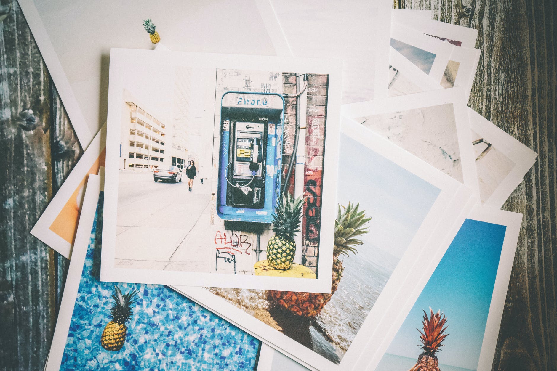 tipos de contenido de blog para aumentar tu trafico web – Recapitulación- Photo by Pineapple Supply Co. on Pexels.com pile of assorted photos