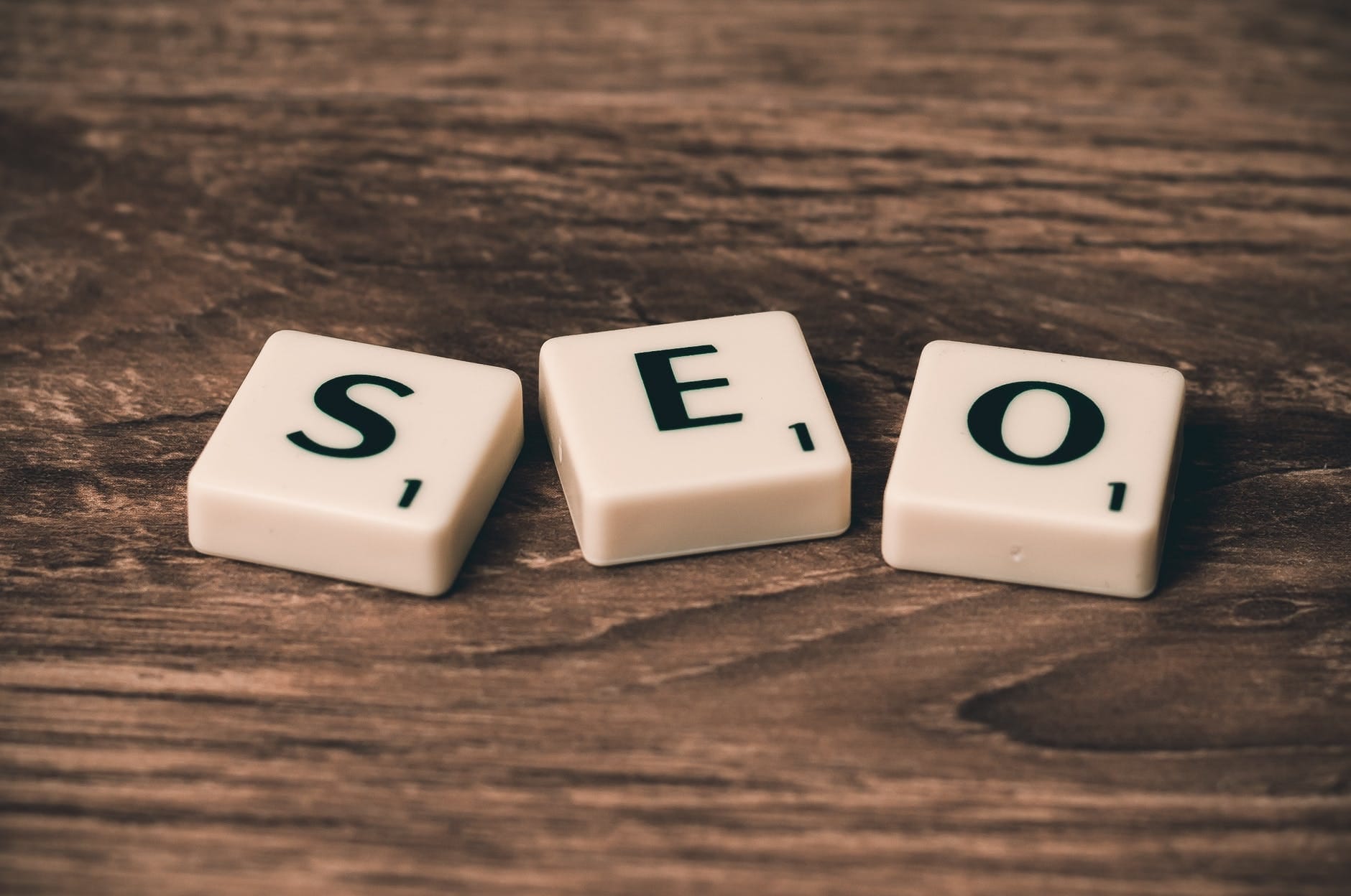 herramientas gratuitas de investigación de palabras clave – Herramientas SEO – Photo by Pixabay on Pexels.com advertising alphabet business communication