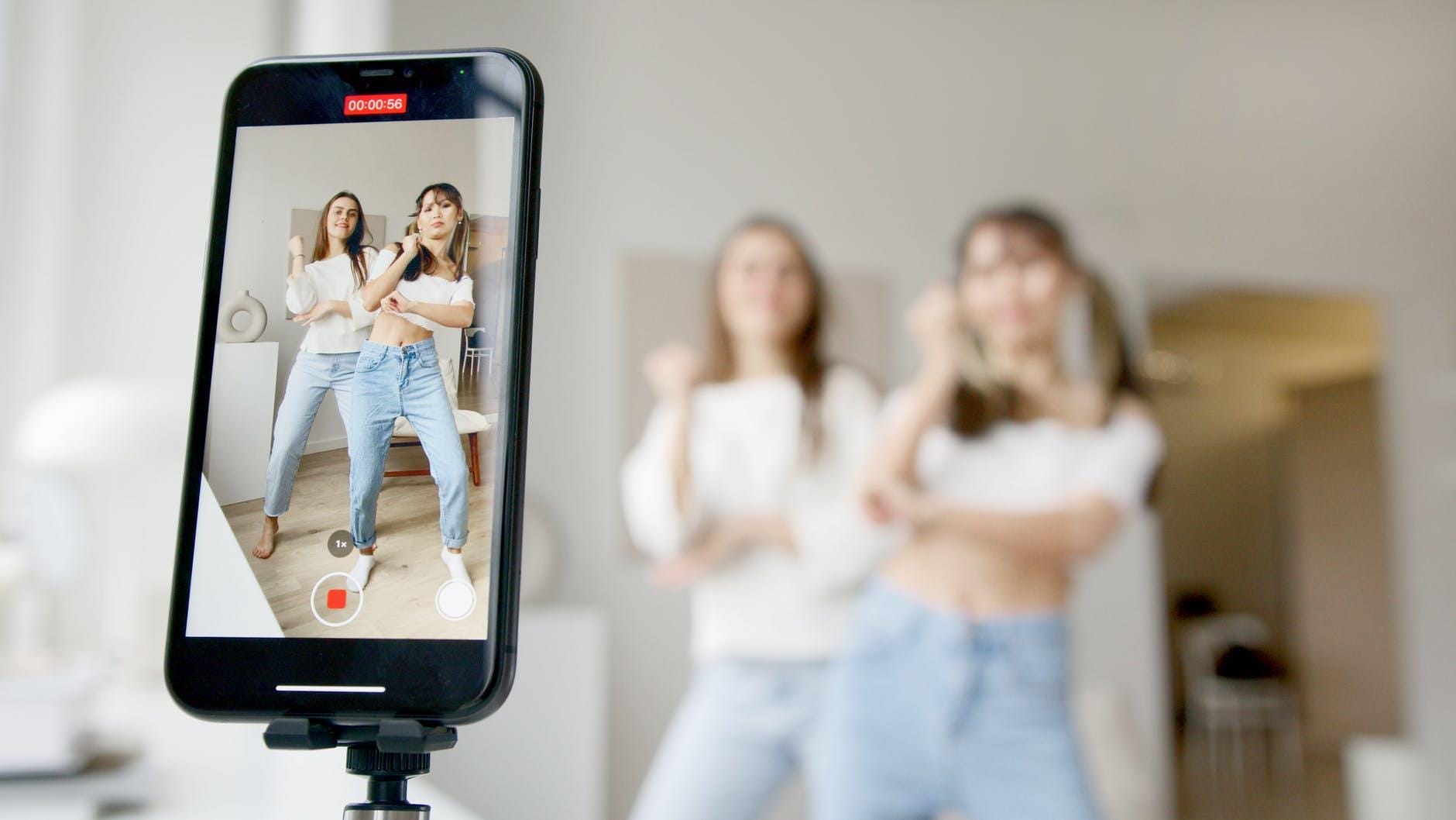 Futuro del marketing digital – Influencers – Photo by Artem Podrez on Pexels.com futuro del marketing digital - Influencers
