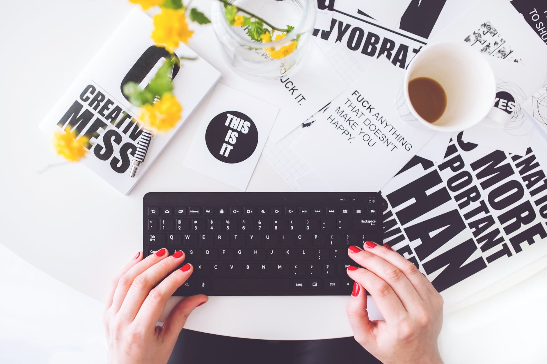 Cómo escribir un buen titulo para tu entrada de blog – Photo by Kaboompics .com on Pexels.com Cómo escribir un buen titulo para tu entrada de blog